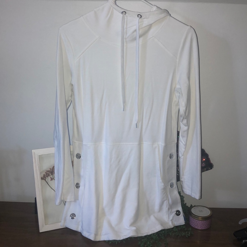 Susan Graver Weekend - Long White Hooded Top